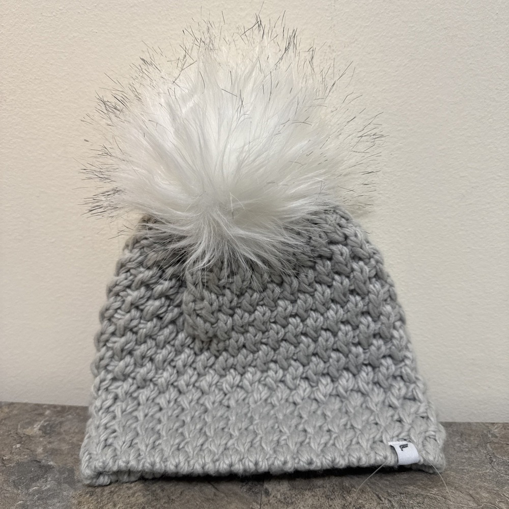 Fabletics Adult OS Chunky Knit Pom Beanie Hat Gray Faux Fur NWT